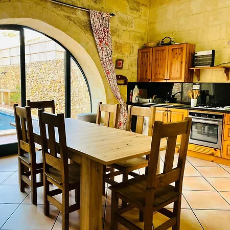 4 Bedroom With Private Pool In Gozo Сasa de vacaciones *