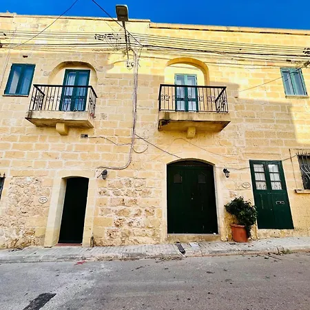 Сasa de vacaciones 4 Bedroom With Private Pool In Gozo Xagħra
