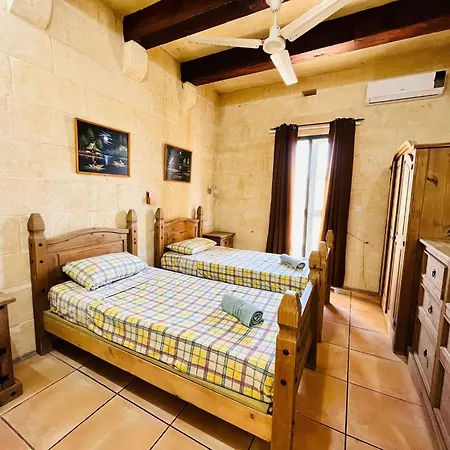 4 Bedroom With Private Pool In Gozo Dom wakacyjny Xagħra